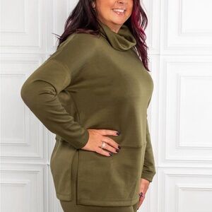 Dear Scarlett Olive Vienna Cowl Neck 
Size Large